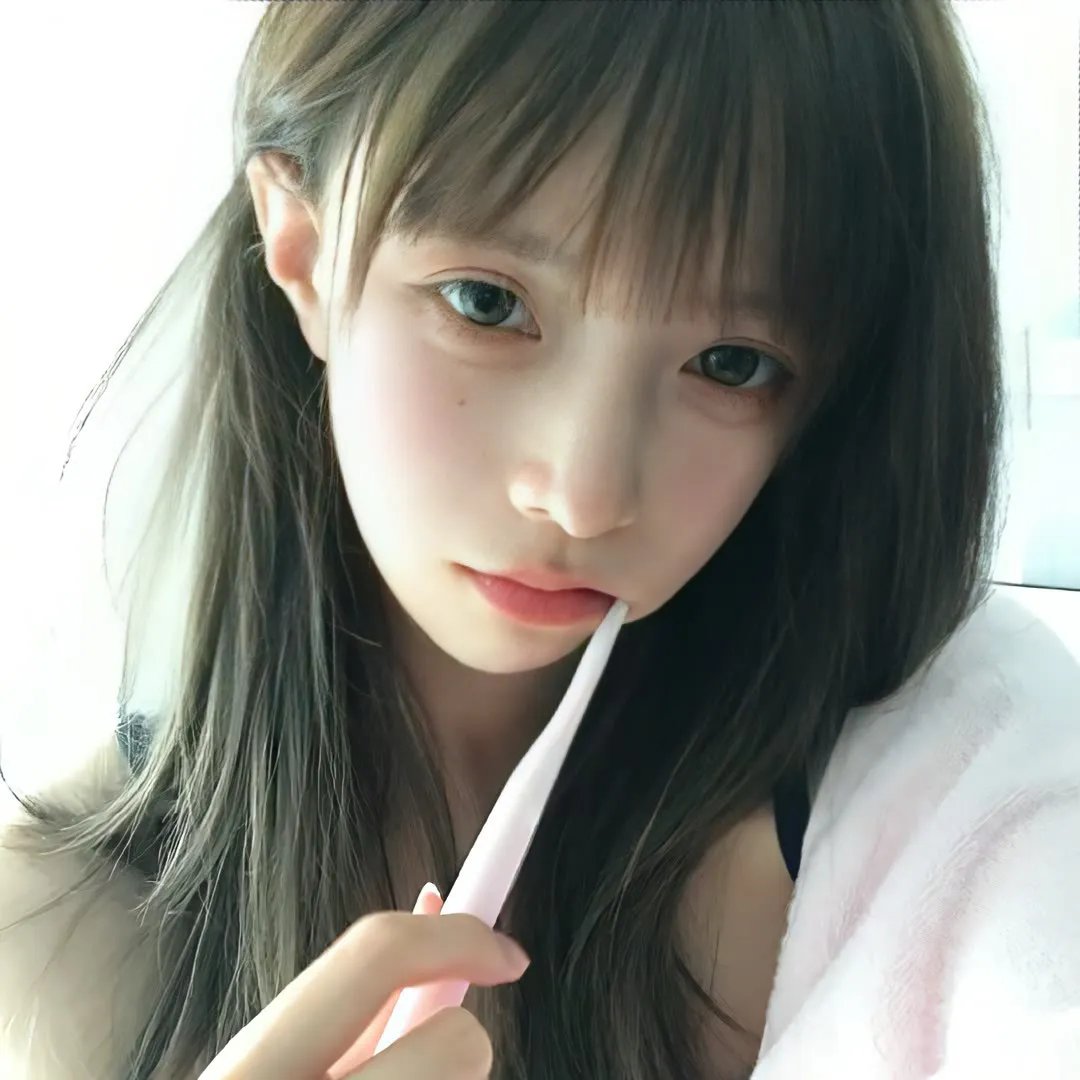三个摩登女性海报